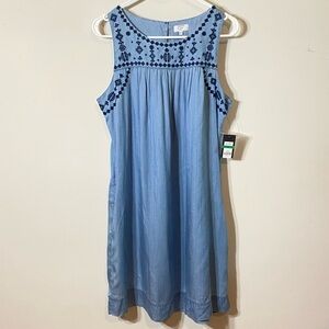 Crown & Ivy Sz PL Lightweight Blue Denim Embroidered Sleeveless Dress